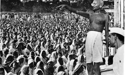 प्रधानमंत्री नरेन्द्र मोदी ने भारत छोड़ो आंदोलन में भाग लेने वाले सभी लोगों को श्रद्धांजलि अर्पित की..