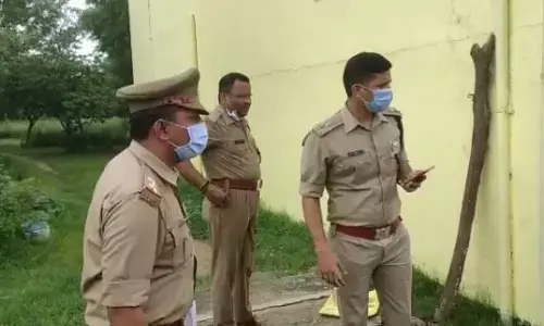 हथियारबंद बदमाशों ने घर में घुसकर लूटपाट की घटना को दिया अंजाम एक बदमाश को ग्रामीणों ने पकड़ा