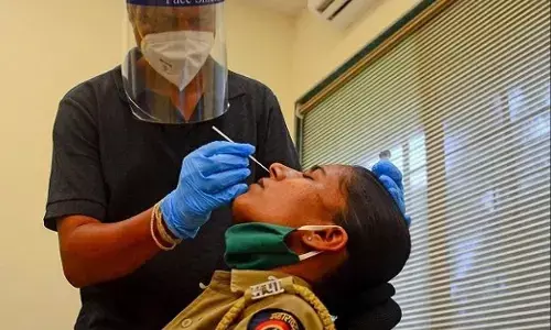 Corona Update कोरोना अपडेट : रविवार को देश में कोरोना के 35,499 नए केस आए, 447 लोगों की मौत Corona Update कोरोना अपडेट : रविवार को देश में कोरोना के 35,499 नए केस आए, 447 लोगों की मौत