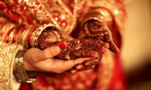 आखिर क्यों निकाह के लिए जिद पर अड़ी लड़की? आखिर क्यों निकाह के लिए जिद पर अड़ी लड़की?