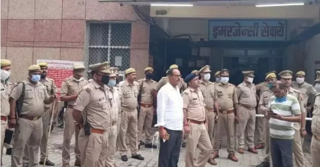 जौनपुर: वारदात के 14 घंटे बाद ही पुलिस ने एनकाउंटर में बदमाशों को मारा जौनपुर: वारदात के 14 घंटे बाद ही पुलिस ने एनकाउंटर में बदमाशों को मारा