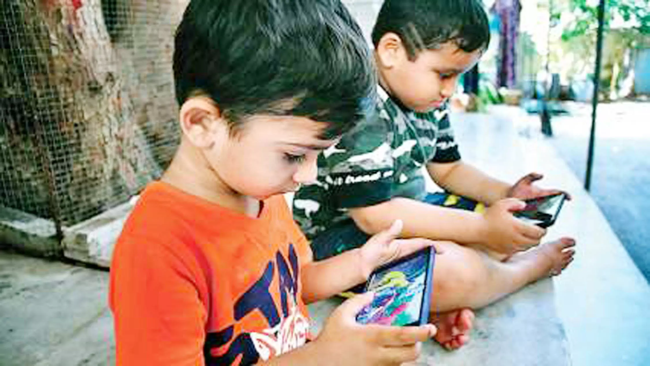 5 tips to keep kids away from mobile | बच्चों को मोबाइल से दूर रखने के लिए  आजमाएं ये 5 टिप्स