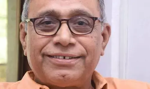 राजनीति में आदमी अगर 75 तक जवान माना जाता है तो नौकरियों में 58 तक ही क्यों? राजनीति में आदमी अगर 75 तक जवान माना जाता है तो नौकरियों में 58 तक ही क्यों?