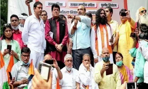 नारेबाजी: अश्विनी उपाध्याय समेत 6 लोगों को पुलिस ने हिरासत में लिया, पूछताछ जारी नारेबाजी: अश्विनी उपाध्याय समेत 6 लोगों को पुलिस ने हिरासत में लिया, पूछताछ जारी