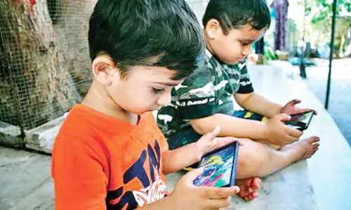 बच्चों को मोबाइल से दूर रखने के लिए आजमाएं ये 5 टिप्स