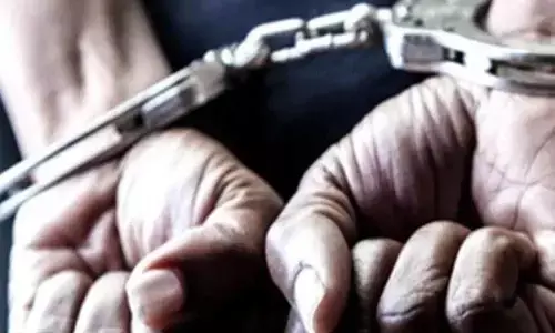 यूपी एटीएस ने धर्मांतरण रैकेट मामले में महाराष्ट्र से गिरोह के एक सदस्य को किया गिरफ्तार यूपी एटीएस ने धर्मांतरण रैकेट मामले में महाराष्ट्र से गिरोह के एक सदस्य को किया गिरफ्तार