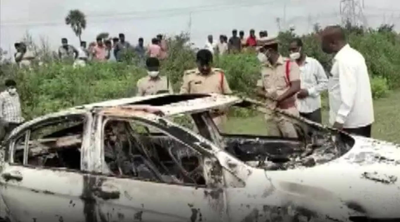 बीजेपी नेता की नृशंस हत्‍या, कार की डिक्‍की में बंद कर लगाई आग, मचा हड़कंप