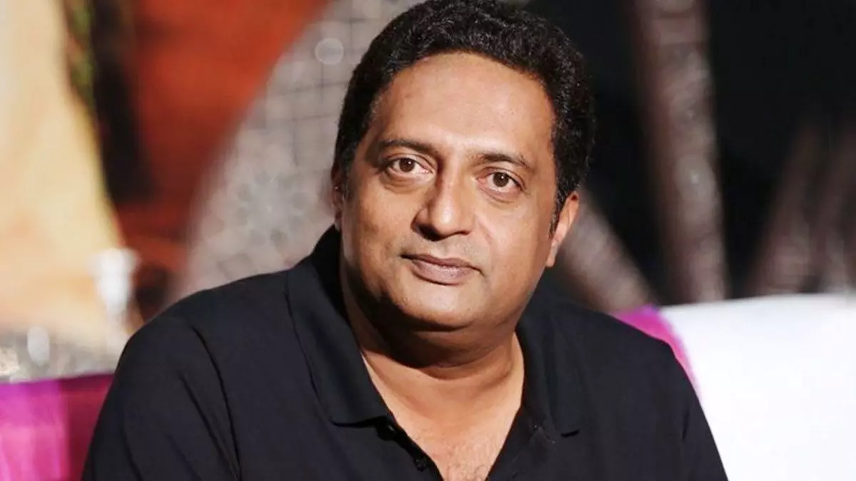 घायल हुए प्रकाश राज, फैंस कर रहे हैं जल्द ठीक होने की कामना घायल हुए प्रकाश राज, फैंस कर रहे हैं जल्द ठीक होने की कामना