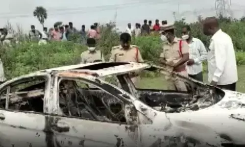 बीजेपी नेता की नृशंस हत्या, कार की डिक्की में बंद कर लगाई आग, मचा हड़कंप बीजेपी नेता की नृशंस हत्या, कार की डिक्की में बंद कर लगाई आग, मचा हड़कंप
