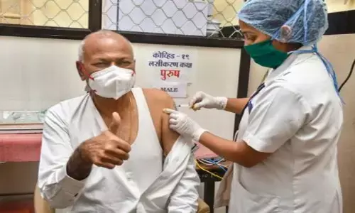 नई रणनीति बनकर तैयार, स्लॉट बुक नहीं तो भी लगवा सकेंगे वैक्सीन की दूसरी डोज नई रणनीति बनकर तैयार, स्लॉट बुक नहीं तो भी लगवा सकेंगे वैक्सीन की दूसरी डोज