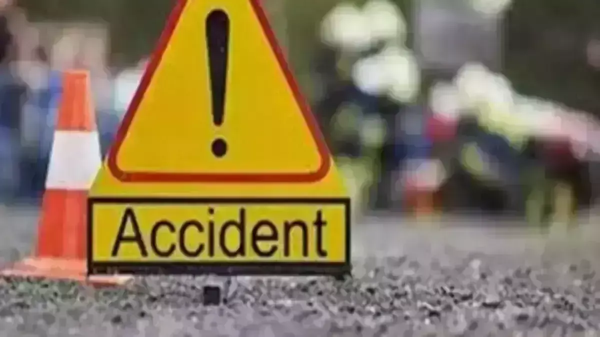 बस और बाइक की भीषड़ टक्कर में मां और दो बच्चों की हुई दर्दनाक मौत,पिता घायल बस और बाइक की भीषड़ टक्कर में मां और दो बच्चों की हुई दर्दनाक मौत,पिता घायल