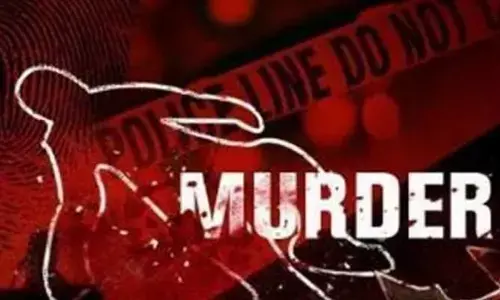 बदमाशों ने चार साल के मासूम बच्चे के सामने काटा मां का गला बदमाशों ने चार साल के मासूम बच्चे के सामने काटा मां का गला