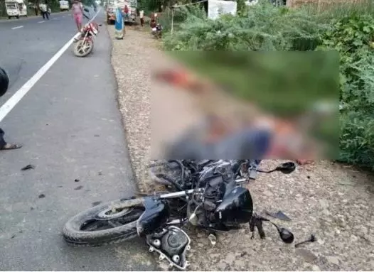 सड़क हादसे में मां-बेटे की मौत सड़क हादसे में मां-बेटे की मौत