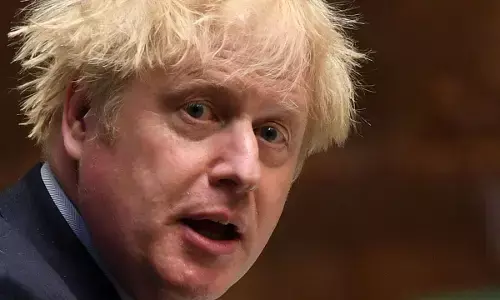 अमेरिका के बाद ब्रिटेन भी तालिबान से अपने दूतावास कर्मचारियों को वापस लाएगा अमेरिका के बाद ब्रिटेन भी तालिबान से अपने दूतावास कर्मचारियों को वापस लाएगा