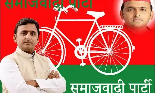 आखिर क्यों गद्दारों को ढो रहे अखिलेश? क्या सपा को फिर डुबोने की तैयारी में जुटे विभीषण? आखिर क्यों गद्दारों को ढो रहे अखिलेश? क्या सपा को फिर डुबोने की तैयारी में जुटे विभीषण?