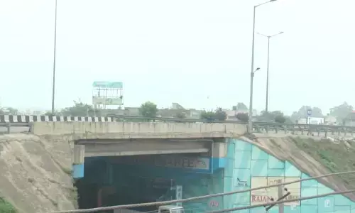 दर्दनाक हादसे में दो पुलिसवालों समेत 4 की मौत, पुलिसकर्मी बुरी तरह कुचल गये थे ट्रोला से दर्दनाक हादसे में दो पुलिसवालों समेत 4 की मौत, पुलिसकर्मी बुरी तरह कुचल गये थे ट्रोला से