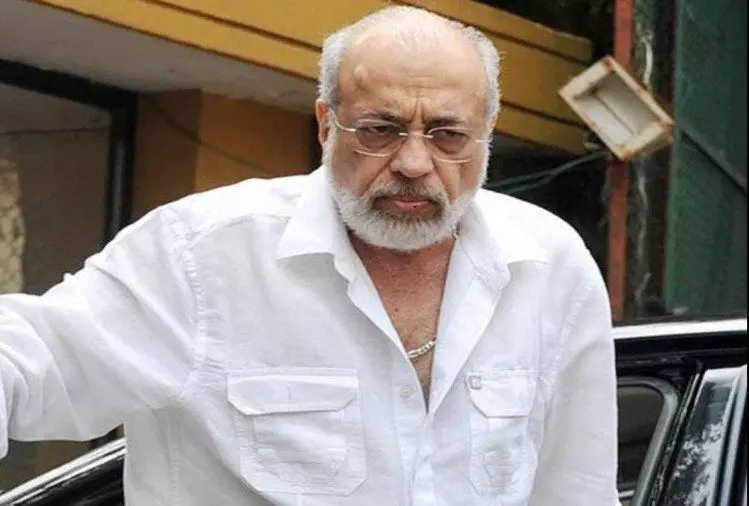 परिवार था खिलाफ, चार घंटे की थी फिल्म, निर्देशक को भी मिलने लगी थी जान से मारने की धमकी परिवार था खिलाफ, चार घंटे की थी फिल्म, निर्देशक को भी मिलने लगी थी जान से मारने की धमकी