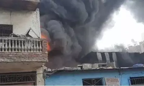 इंक फैक्ट्री में भीषण आग लगने से लाखों का माल राख इंक फैक्ट्री में भीषण आग लगने से लाखों का माल राख