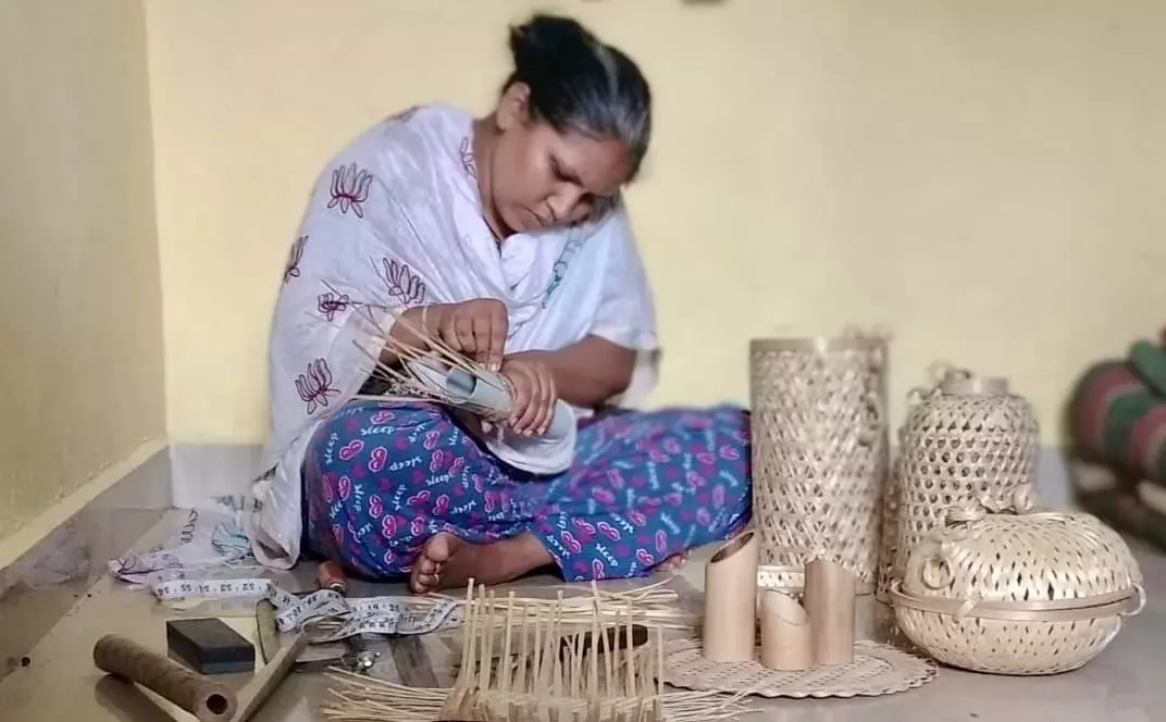 मलिन बस्ती की महिलाओं ने बनाई बांस की राखियां पांच देशों में पहुंची