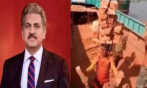 टैलेंट देख हैरान हुए लोग, आनंद महिंद्रा ने शेयर किया मजदूर का ये वीडियो टैलेंट देख हैरान हुए लोग, आनंद महिंद्रा ने शेयर किया मजदूर का ये वीडियो