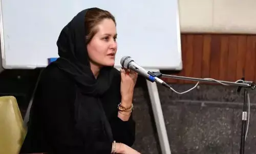 अफगानी फिल्ममेकर ने की मदद की अपील, बोली- तालिबान सत्ता में रहेंगे तो महिलाएं नहीं रहेंगी सुरक्षित अफगानी फिल्ममेकर ने की मदद की अपील, बोली- तालिबान सत्ता में रहेंगे तो महिलाएं नहीं रहेंगी सुरक्षित