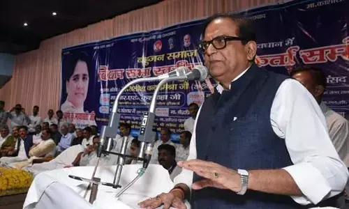 बसपा नेता सतीश मिश्रा ने योगी सरकार पर लगाया आरोप बोले- बीजेपी सरकार बीएसपी से डर गई बसपा नेता सतीश मिश्रा ने योगी सरकार पर लगाया आरोप बोले- बीजेपी सरकार बीएसपी से डर गई