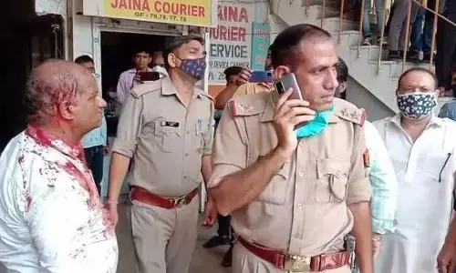 कारोबारी को लहूलुहान कर दिनदहाड़े 45 लाख लूट कर आरोपी हुए फरार