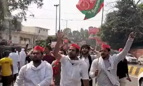 मेरठ: सपा कार्यकर्ताओं ने महंगाई के खिलाफ जमकर किया प्रदर्शन मेरठ: सपा कार्यकर्ताओं ने महंगाई के खिलाफ जमकर किया प्रदर्शन