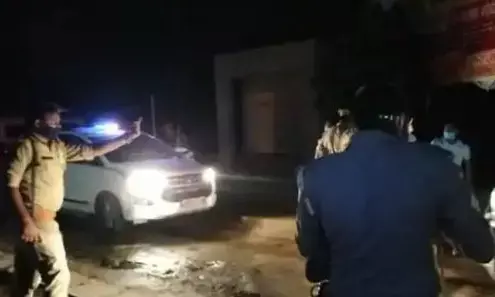 आधी रात दो पक्षों के बीच ताबड़तोड़ फायरिंग में तीन लोगों को गोली लगी आधी रात दो पक्षों के बीच ताबड़तोड़ फायरिंग में तीन लोगों को गोली लगी
