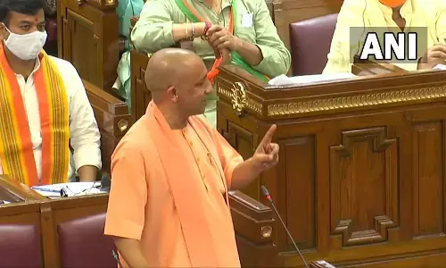 CM योगी ने सदन में विपक्ष जमकर साधा निशाना, बोले- कुछ लोग बेशर्मी के साथ... CM योगी ने सदन में विपक्ष जमकर साधा निशाना, बोले- कुछ लोग बेशर्मी के साथ...