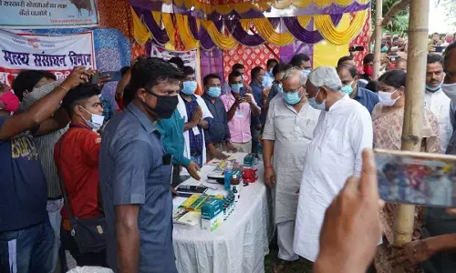 हर बाढ़ पीड़ित को मिलेगी राहत सामग्री: नीतीश हर बाढ़ पीड़ित को मिलेगी राहत सामग्री: नीतीश