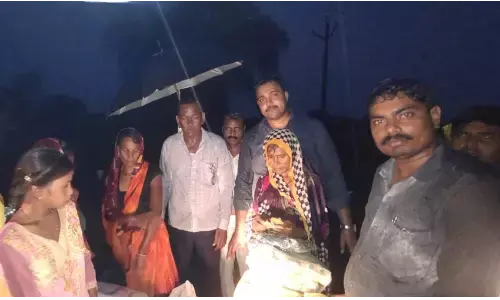 पत्रकारों ने की मदद तो जला निर्धन परिवार का चूल्हा पत्रकारों ने की मदद तो जला निर्धन परिवार का चूल्हा