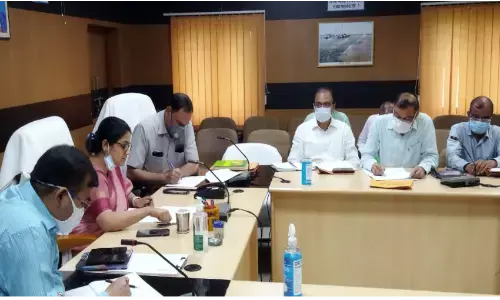 जिलाधिकारी ने समीक्षा बैठक कर दिए दिशा निर्देश जिलाधिकारी ने समीक्षा बैठक कर दिए दिशा निर्देश
