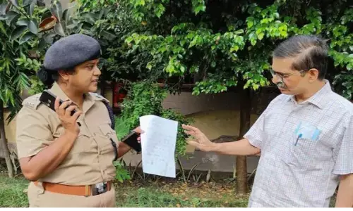 सीएम योगी के खिलाफ चुनाव लड़ने का ऐलान करने वाले पूर्व IPS अमिताभ ठाकुर हाउस अरेस्ट सीएम योगी के खिलाफ चुनाव लड़ने का ऐलान करने वाले पूर्व IPS अमिताभ ठाकुर हाउस अरेस्ट