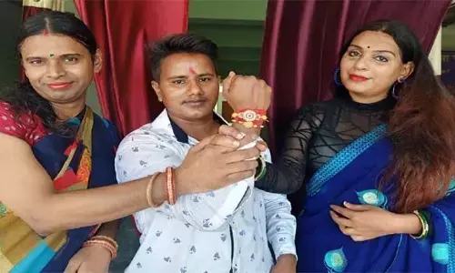 बिहार में एक अनूठा रक्षाबंधन :ट्रांसजेंडर बहन ने बांधी, ट्रांसजेंडर भाई को राखी