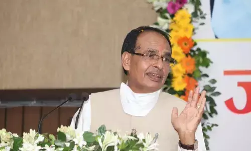 विदिशा में बीमार बच्चियों को कार्यक्रम में बैठाने पर बाल आयोग ने जवाब तलब किया विदिशा में बीमार बच्चियों को कार्यक्रम में बैठाने पर बाल आयोग ने जवाब तलब किया