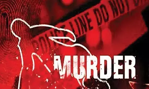 आशिक की हैवानियत: युवती की पत्थर से सिर कुचलकर की हत्या, प्राइवेट पार्ट में मिर्च डाली आशिक की हैवानियत: युवती की पत्थर से सिर कुचलकर की हत्या, प्राइवेट पार्ट में मिर्च डाली