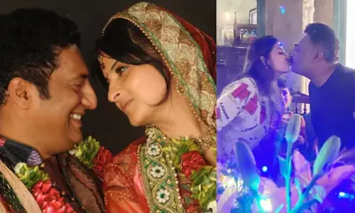 56 साल के प्रकाश राज ने फिर से की शादी, फैमली के इस प्राइवेट मूमेंट की Photos हुईं Viral 56 साल के प्रकाश राज ने फिर से की शादी, फैमली के इस प्राइवेट मूमेंट की Photos हुईं Viral