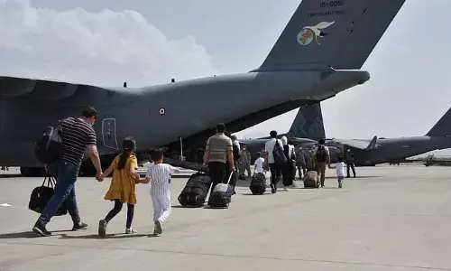 अफगानिस्तान में बिगड़े हालातों के बाद केंद्र का फैसला, केवल ई-वीजा पर ही भारत की यात्रा कर सकेंगे अफगान नागरिक अफगानिस्तान में बिगड़े हालातों के बाद केंद्र का फैसला, केवल ई-वीजा पर ही भारत की यात्रा कर सकेंगे अफगान नागरिक