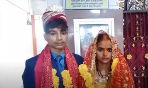 12 साल की बुआ, 13 साल के भतीजे की ये है लव स्टोरी, मंदिर में रचाई शादी 12 साल की बुआ, 13 साल के भतीजे की ये है लव स्टोरी, मंदिर में रचाई शादी
