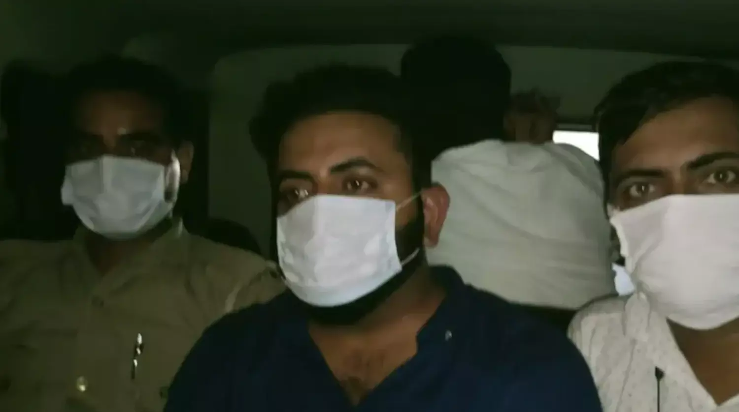 शायर मुनव्वर राना का बेटा तबरेज लखनऊ से गिरफ्तार, जानिए- क्या है पूरा मामला शायर मुनव्वर राना का बेटा तबरेज लखनऊ से गिरफ्तार, जानिए- क्या है पूरा मामला