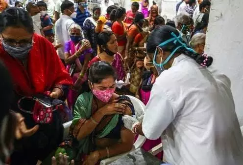 अमीर-ग़रीब में भेदभाव रहेगा तो कैसे कोविड महामारी का अंत होगा? अमीर-ग़रीब में भेदभाव रहेगा तो कैसे कोविड महामारी का अंत होगा?