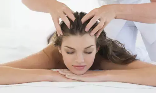 जानें कैसे और कब करें हेयर मसाज
