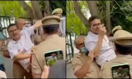 योगी आदित्यनाथ के खिलाफ चुनाव लड़ने वाले पूर्व आईपीएस अधिकारी अमिताभ ठाकुर को जबरन गिरफ्तार किया गया..