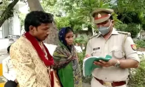OMG: खूबसूरत दुल्हन दिखाकर मंडप में भेज दी 50 साल की महिला, थाने पहुंचा दूल्हा, बोला- ये तो ठगी है
