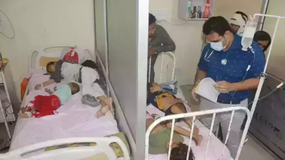 वायरल बुखार से मचा कोहराम, बच्चे समेत 15 लोगों की हुई मौत वायरल बुखार से मचा कोहराम, बच्चे समेत 15 लोगों की हुई मौत
