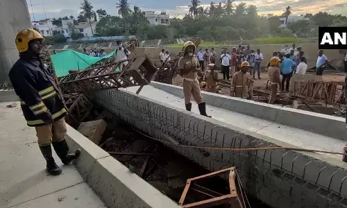 तमिलनाडु में निर्माणाधीन फ्लाईओवर का एक हिस्सा गिरा, राहत-बचाव कार्य जारी