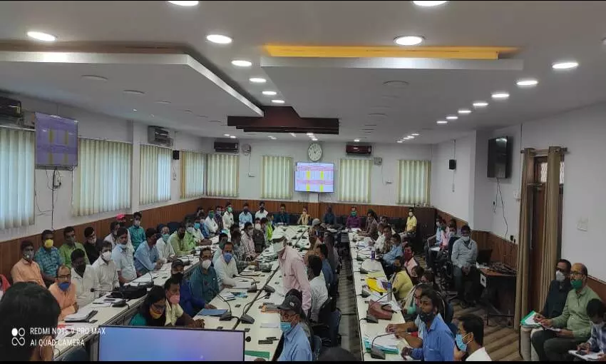 डीएम ने की विभिन्न योजनाओं की समीक्षा, बोले- कोताही बर्दास्त नहीं डीएम ने की विभिन्न योजनाओं की समीक्षा, बोले- कोताही बर्दास्त नहीं