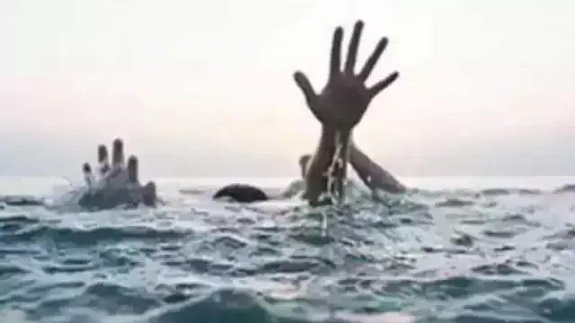 यमुना में डूबने से तीन बच्चों की हुई मौत,परिजनों में मचा कोहराम यमुना में डूबने से तीन बच्चों की हुई मौत,परिजनों में मचा कोहराम