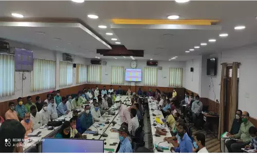 डीएम ने की विभिन्न योजनाओं की समीक्षा, बोले- कोताही बर्दास्त नहीं डीएम ने की विभिन्न योजनाओं की समीक्षा, बोले- कोताही बर्दास्त नहीं